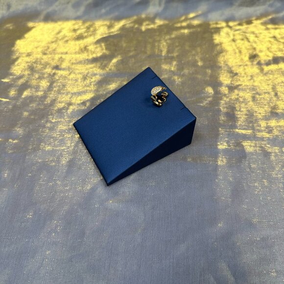 APM Monaco Galet Gold Clip-on Earrings - Picture 2 of 3